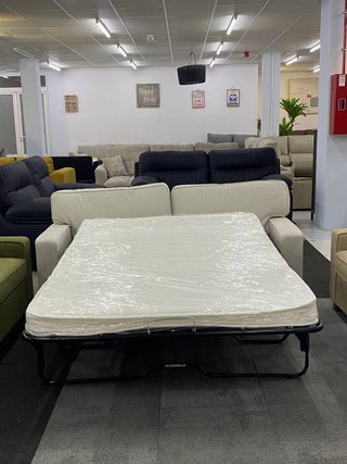 Sofá cama beige de apertura italiana ENVIAMOS