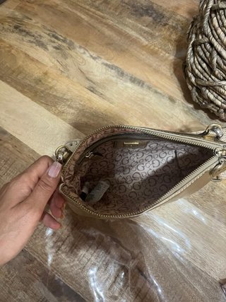 Bolso Guess Dorado