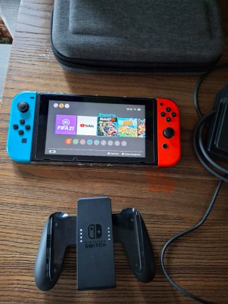 Nintendo Switch Azul y Rojo