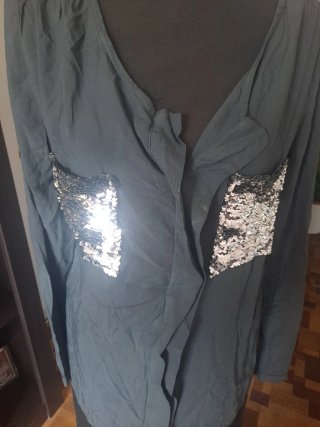 Camisa gris fluida con strass