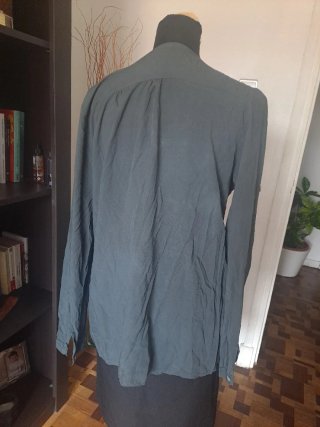 Camisa gris fluida con strass