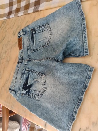 Pantalones cortos vaqueros INSIDE desgastados