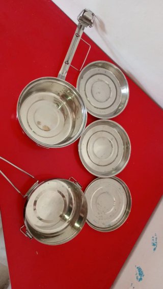 Olla metálica para comida