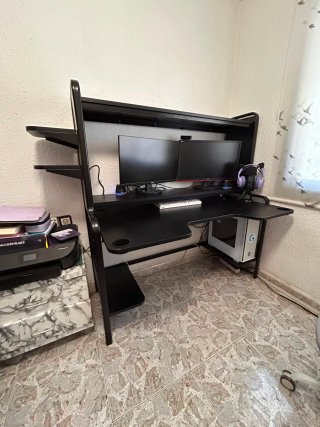 Escritorio de madera para ordenador