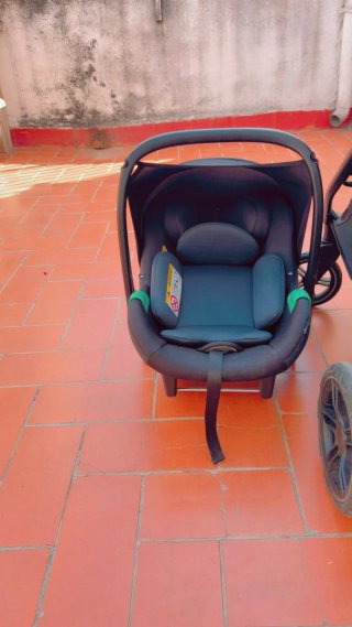 Carrito de bebé y silla de coche
