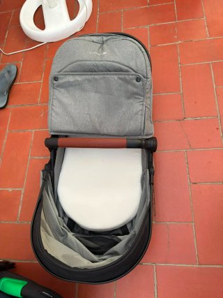 Carrito de bebé y silla de coche