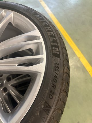 Llantas Audi 20” con neumáticos Michelin