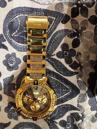 Reloj Guess Dorado con Cristales