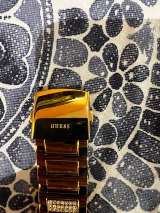 Reloj Guess Dorado con Cristales