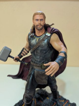 Figura Thor Marvel Gallery - Diamond Select