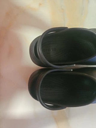 Crocs negros
