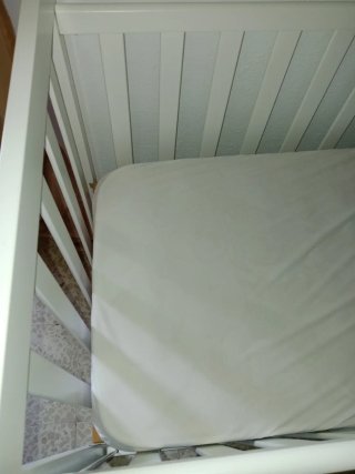 Cuna de madera blanca marca Micuna