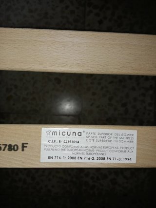 Cuna de madera blanca marca Micuna