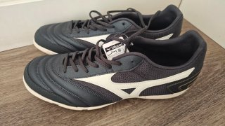 Botas de fútbol Mizuno Taco Turf Negras Blancas