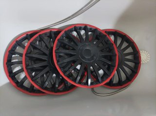 Tapacubos coche negros con aro rojo