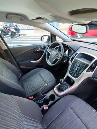 Opel Astra 2011