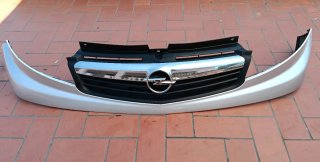 Vendo regilla paragolpes frontal Opel Vivaro