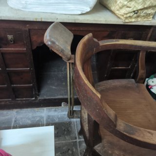 Sillón Barbero Madera. Muy Antiguo