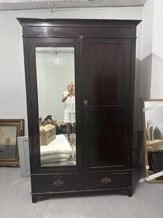 Armario antiguo de madera