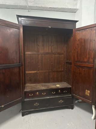 Armario antiguo de madera