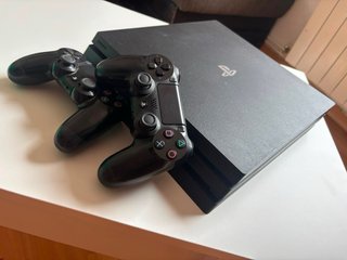 Ps4 Pro + 2 Mandos