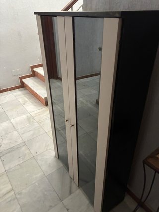 Mueble expositor madera y cristal