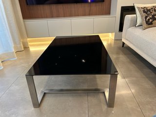 Mesa centro cristal negro y metal