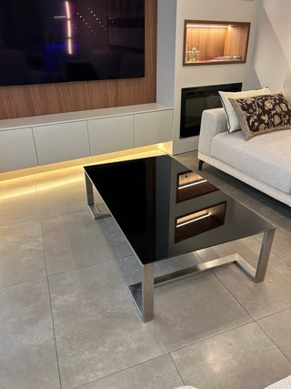 Mesa centro cristal negro y metal