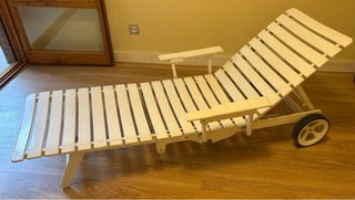 Tumbona de plástico para piscina