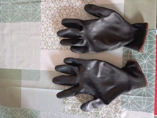 BOTAS Y GUANTES DE SEGURIDAD