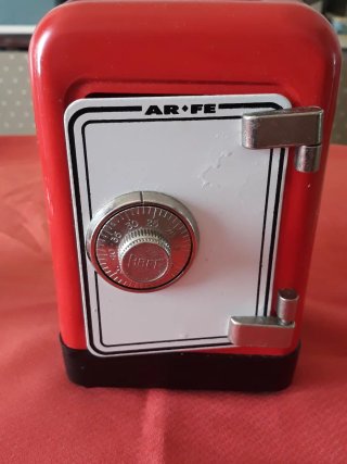 Hucha de hierro ARFE