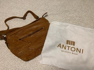 Bolso de piel marrón
