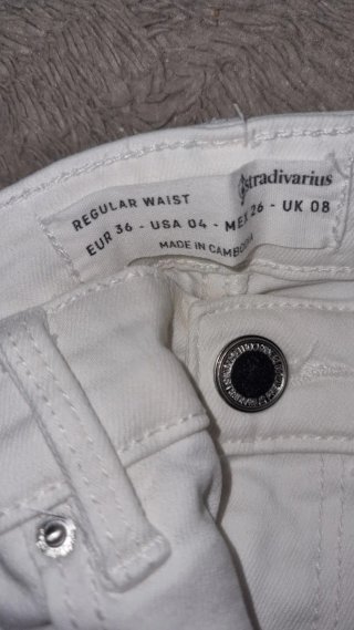 Pantalón vaquero blanco Stradivarius