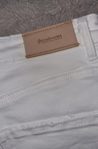 Pantalón vaquero blanco Stradivarius