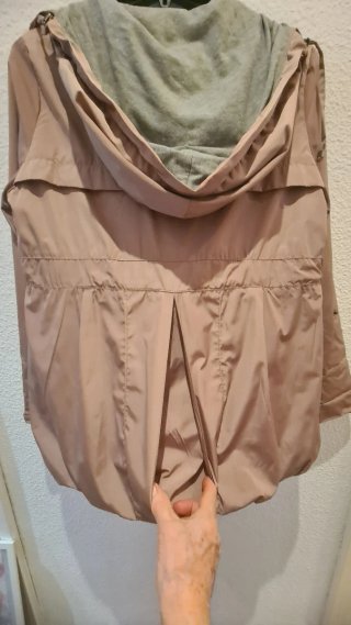 Cazadora con capucha beige