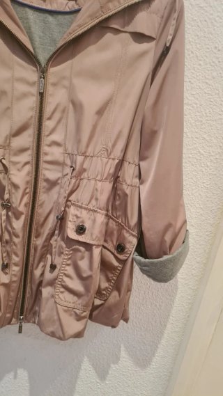 Cazadora con capucha beige