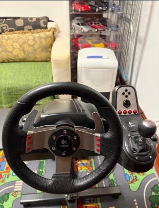 Volante Logitech G27 con Soporte