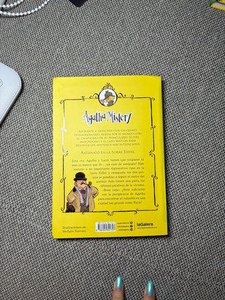 Libro"Agatha Mistery Asesinato en la Torre Eiffel.