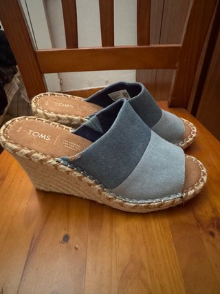 Alpargatas cuña Toms azul y gris T.38