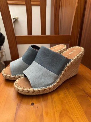 Alpargatas cuña Toms azul y gris T.38