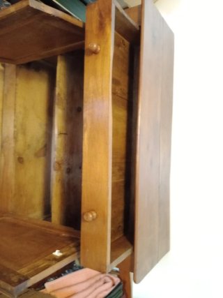 Mueble rústico de madera