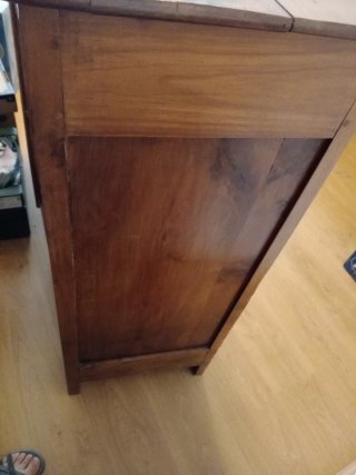 Mueble rústico de madera