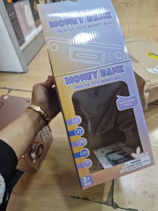 Hucha electrónica con teclado numérico