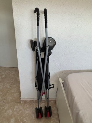 Carrito paraguas plegable y ligero casi nuevo