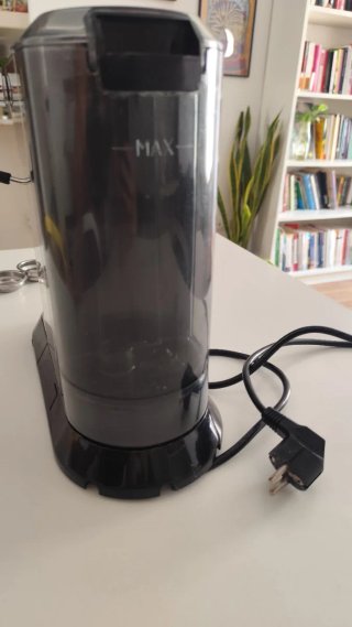 Cafetera DeLonghi Dedica con accesorios