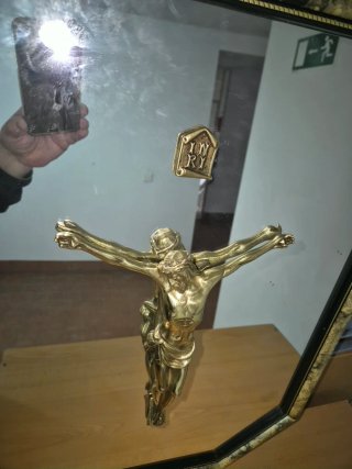 Cuadro octogonal con Cristo de Bronce