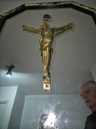 Cuadro octogonal con Cristo de Bronce