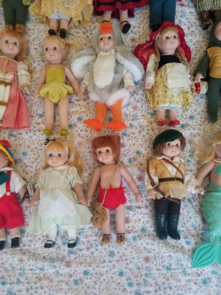Baúles muñecos de porcelana cuentos infantiles