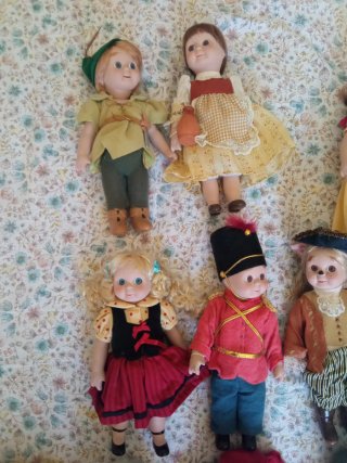 Baúles muñecos de porcelana cuentos infantiles