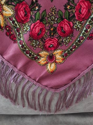 Mantón floral con flecos
